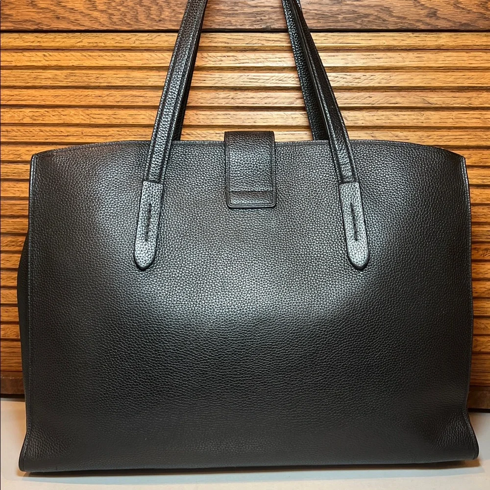 Coach Charlie turnlock tote bag in black pebble grain leather - Picture 8 of 17